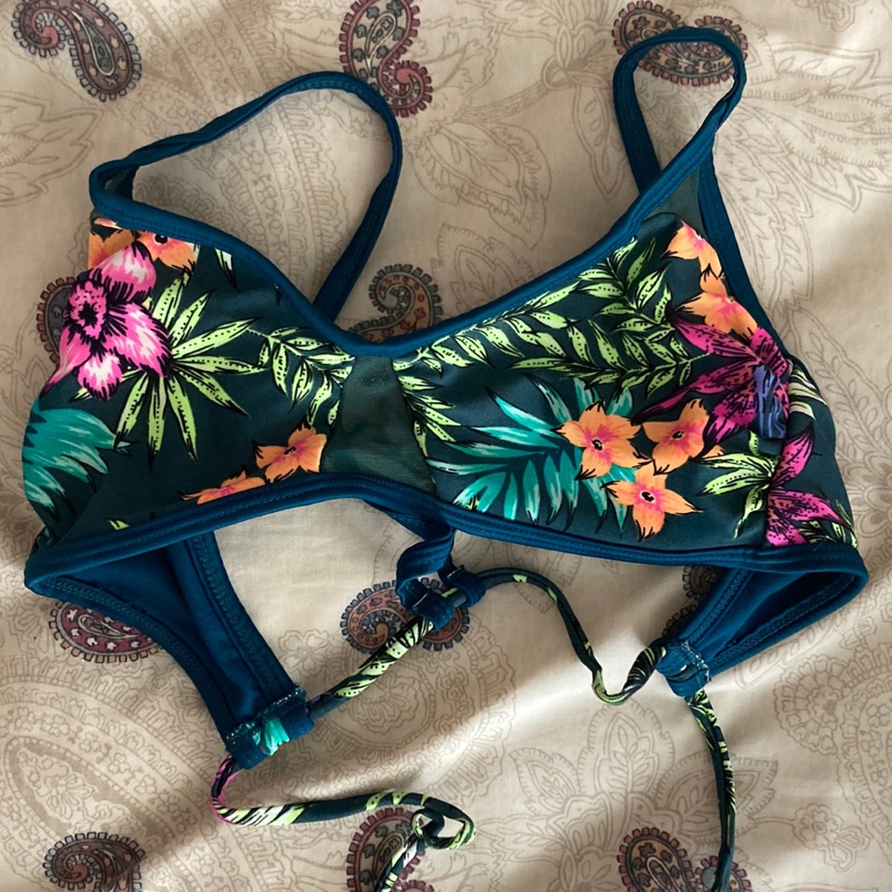 Super cute bikini top